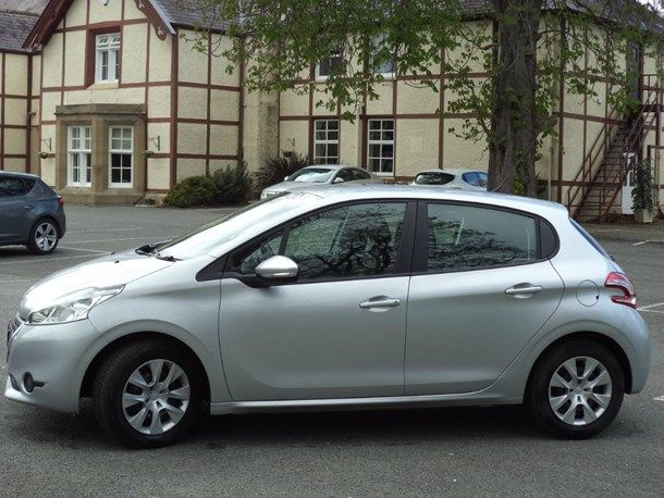 2012 Peugeot 208 1.2 VTi Access+ 5dr image 3