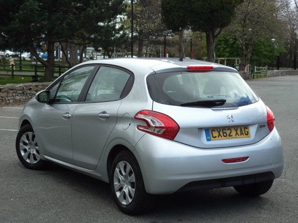 2012 Peugeot 208 1.2 VTi Access+ 5dr image 4
