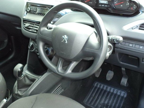 2012 Peugeot 208 1.2 VTi Access+ 5dr image 5