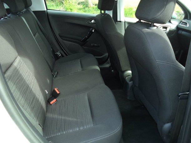 2012 Peugeot 208 1.2 VTi Access+ 5dr image 8