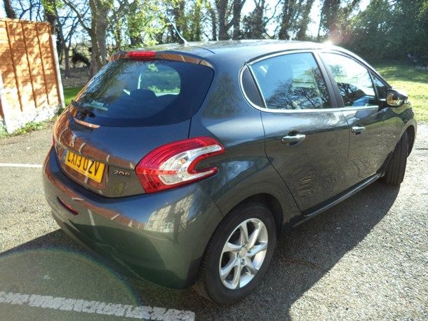 2013 Peugeot 208 1.2 VTi Active 5dr image 5