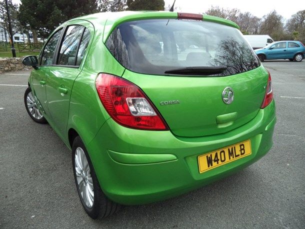 2013 Vauxhall Corsa 1.4 i 16v SE 5dr image 4