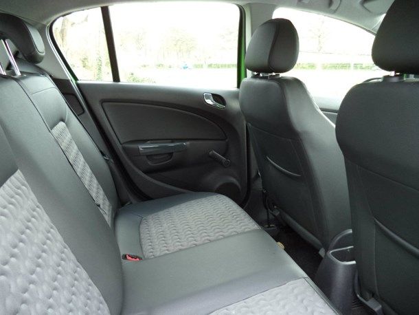 2013 Vauxhall Corsa 1.4 i 16v SE 5dr image 7