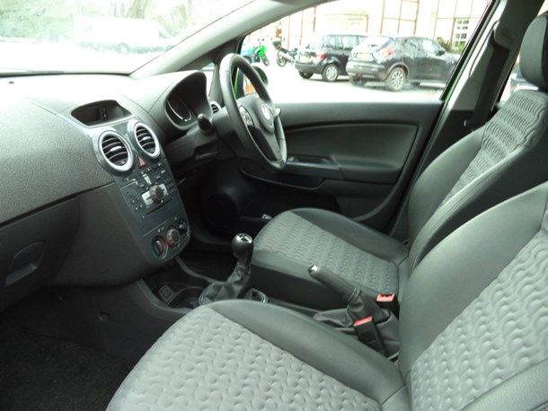 2013 Vauxhall Corsa 1.4 i 16v SE 5dr image 8