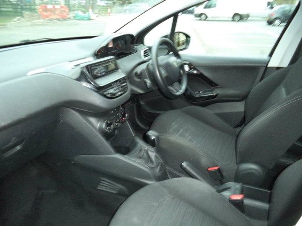 2013 Peugeot 208 1.4 HDi FAP Access+ 5dr image 5