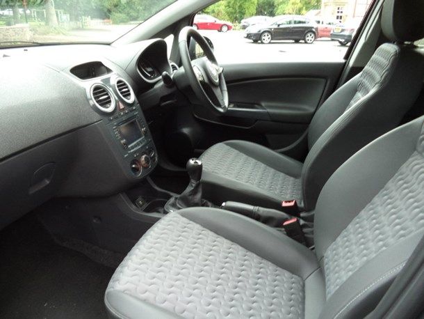 2012 Vauxhall Corsa 1.4 i 16v SE 5dr image 7