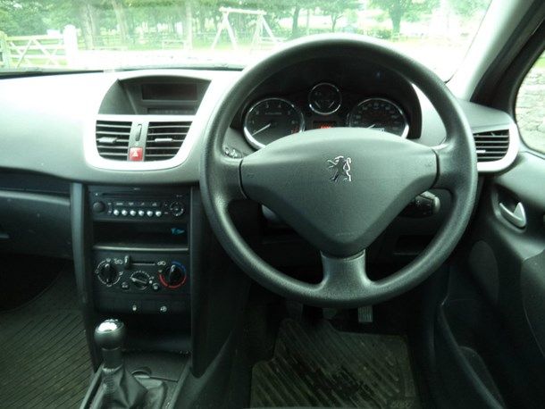 2009 Peugeot 207 1.4 VTi S 5dr image 8