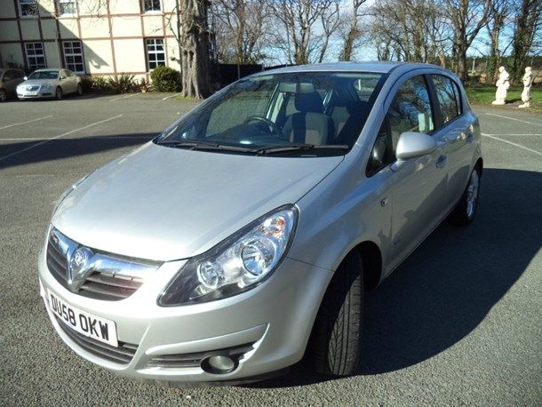 2008 Vauxhall Corsa 1.4 i 16v SXi 5dr image 2