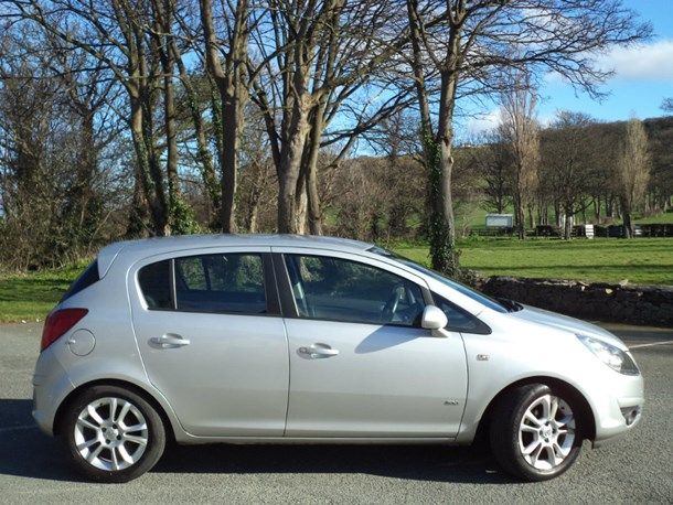 2008 Vauxhall Corsa 1.4 i 16v SXi 5dr image 3