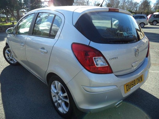 2008 Vauxhall Corsa 1.4 i 16v SXi 5dr image 4