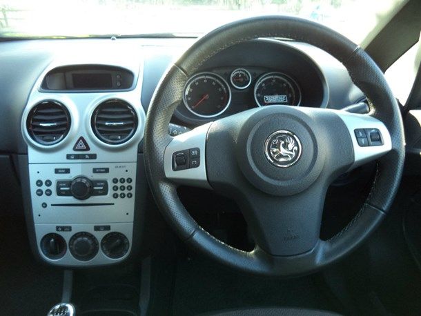 2008 Vauxhall Corsa 1.4 i 16v SXi 5dr image 5