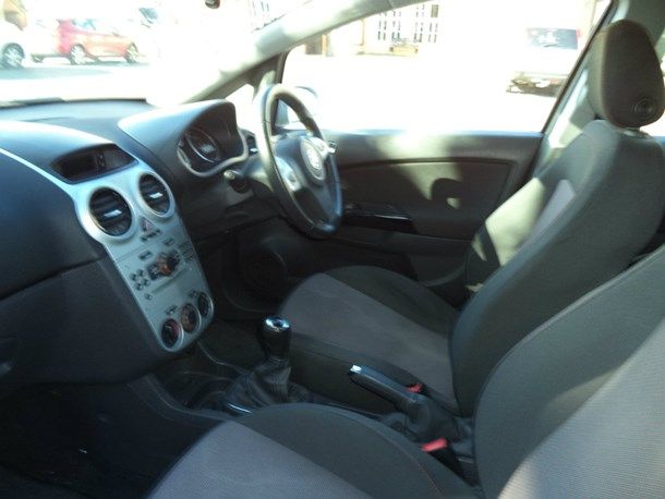 2008 Vauxhall Corsa 1.4 i 16v SXi 5dr image 6