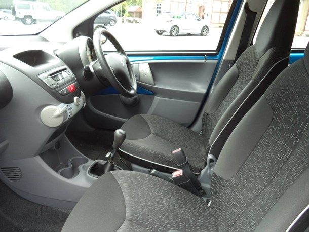 2011 Peugeot 107 1.0 12v Urban 5dr image 7