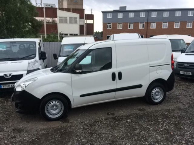 2012 Vauxhall Combo Van 1.6 2000 L1H1 CDTI S/S 5d image 4