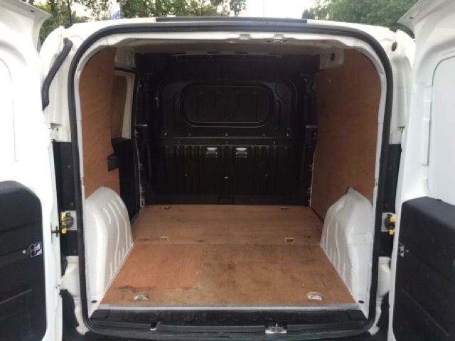 2012 Vauxhall Combo Van 1.6 2000 L1H1 CDTI S/S 5d image 10