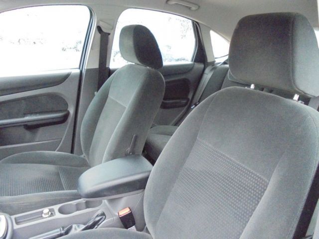 2007 Ford Focus 2.0 Ghia 16V 5d image 7