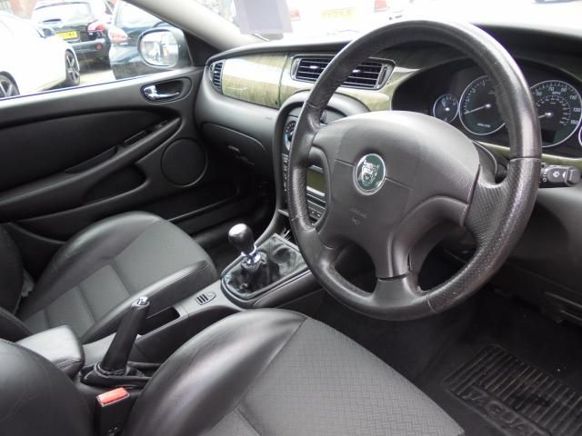 2002 Jaguar X-Type 2.5 V6 Sport 4d image 5