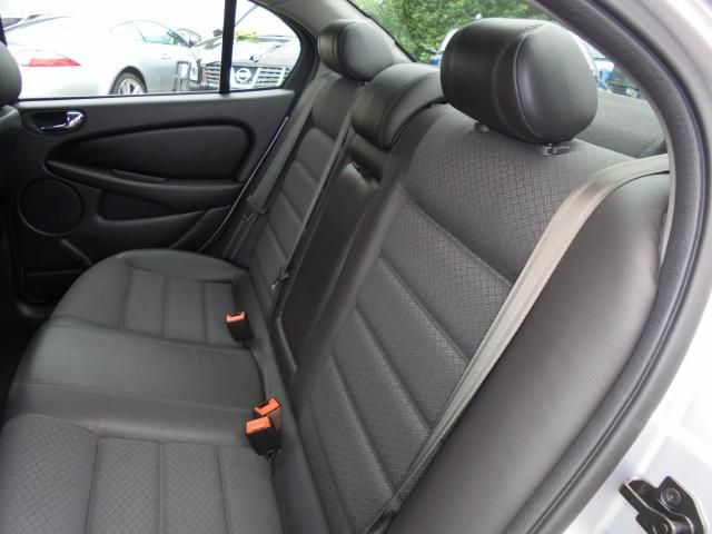 2002 Jaguar X-Type 2.5 V6 Sport 4d image 8