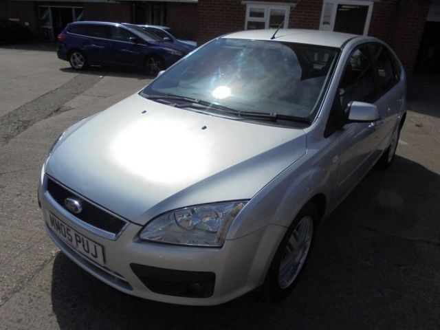 2005 Ford Focus 1.6 GHIA 5d image 3
