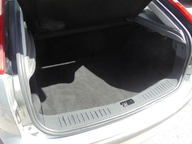 2005 Ford Focus 1.6 GHIA 5d image 9