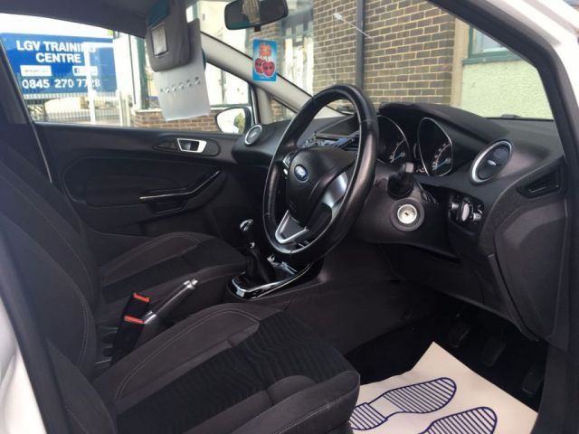 2013 Ford Fiesta 1.0 Zetec 5d image 2