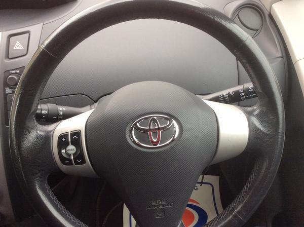 2007 Toyota Yaris 1.0 VVT-i T3 image 8