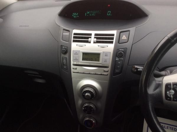 2007 Toyota Yaris 1.0 VVT-i T3 image 9