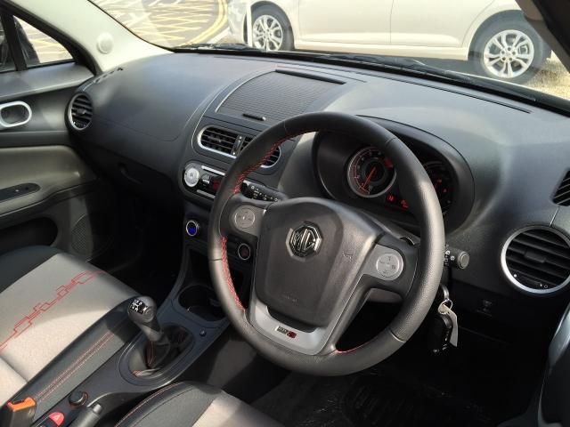 2015 MG MG 3 1.5 3 STYLE VTI-TECH 5d image 9