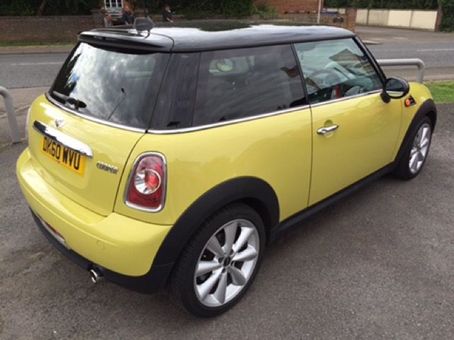 2010 MINI Hatch Cooper 1.6 3d image 2