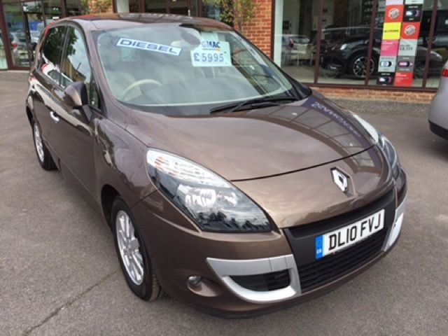 2010 Renault Scenic 1.5 Privilege TOMTOM DCI 5d image 1
