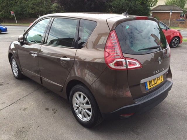 2010 Renault Scenic 1.5 Privilege TOMTOM DCI 5d image 3