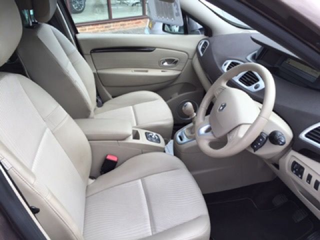 2010 Renault Scenic 1.5 Privilege TOMTOM DCI 5d image 8