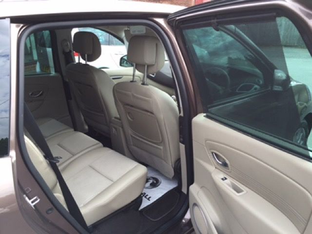 2010 Renault Scenic 1.5 Privilege TOMTOM DCI 5d image 9