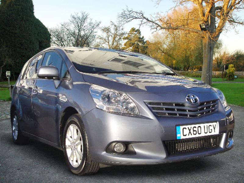 2010 Toyota Verso 2.0 D-4D TR 5dr image 1