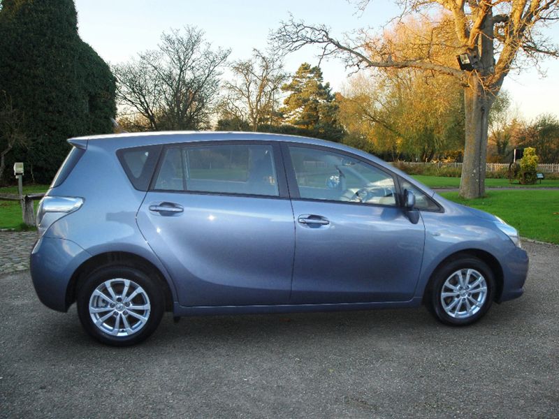 2010 Toyota Verso 2.0 D-4D TR 5dr image 3
