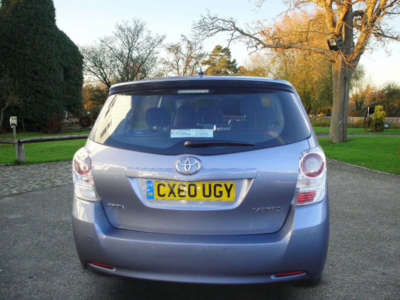 2010 Toyota Verso 2.0 D-4D TR 5dr image 4