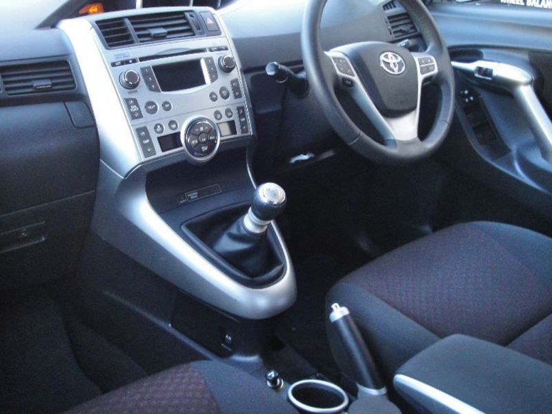 2010 Toyota Verso 2.0 D-4D TR 5dr image 7