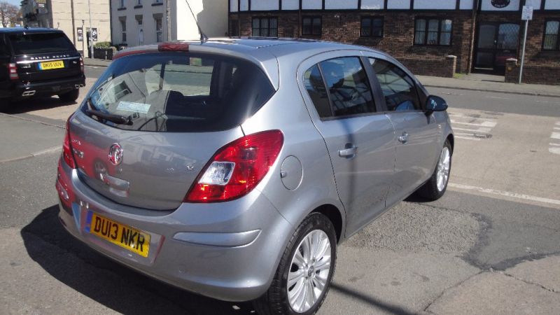 2013 Vauxhall Corsa 1.2 i 16v SE 5dr image 4