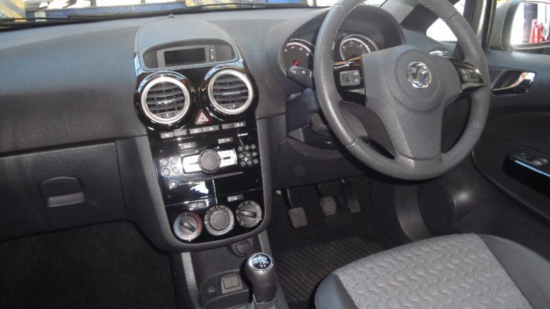 2013 Vauxhall Corsa 1.2 i 16v SE 5dr image 6