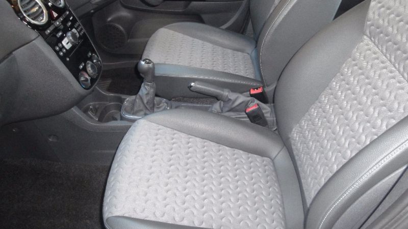 2013 Vauxhall Corsa 1.2 i 16v SE 5dr image 7
