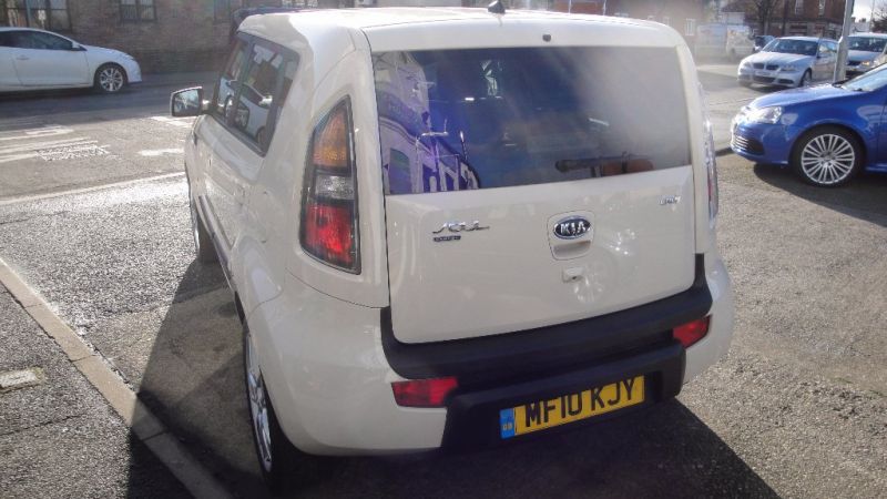 2010 Kia Soul 1.6 CRDi Shaker 5dr image 3