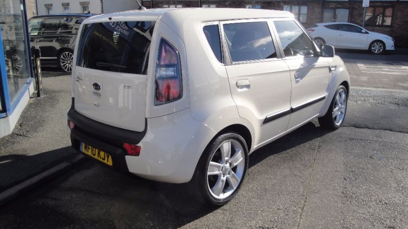 2010 Kia Soul 1.6 CRDi Shaker 5dr image 5