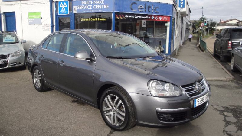 2008 Volkswagen Jetta TDi 4dr image 1