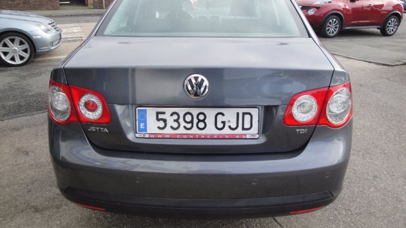 2008 Volkswagen Jetta TDi 4dr image 3