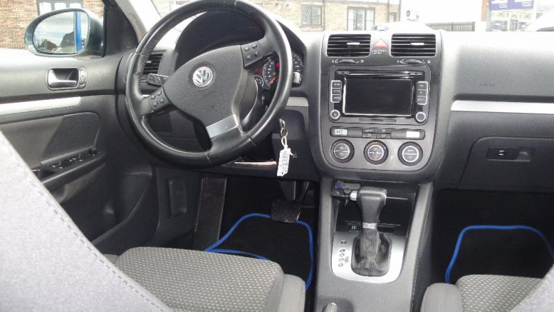 2008 Volkswagen Jetta TDi 4dr image 5