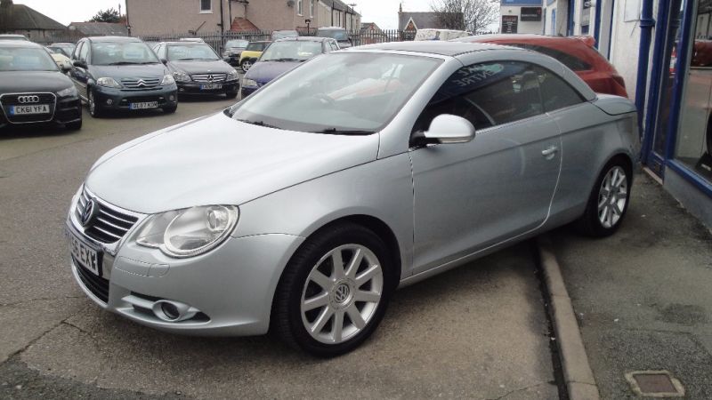 2006 Volkswagen Eos 2.0 FSI 2dr image 2