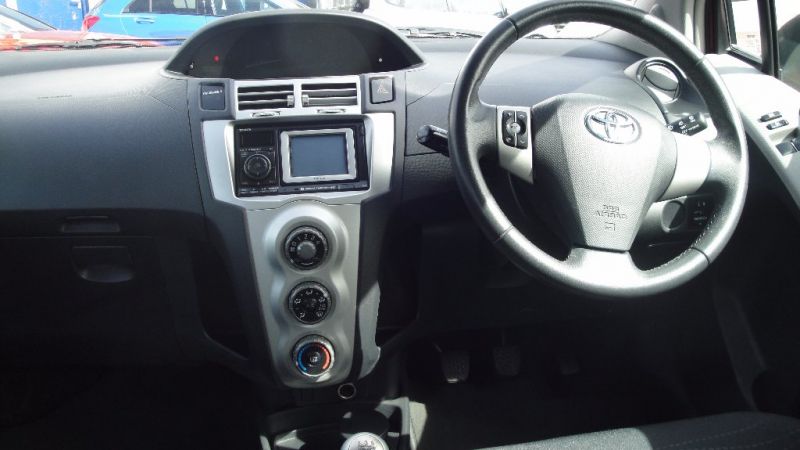 2008 Toyota Yaris 1.3 VVT-i SR 5dr image 5