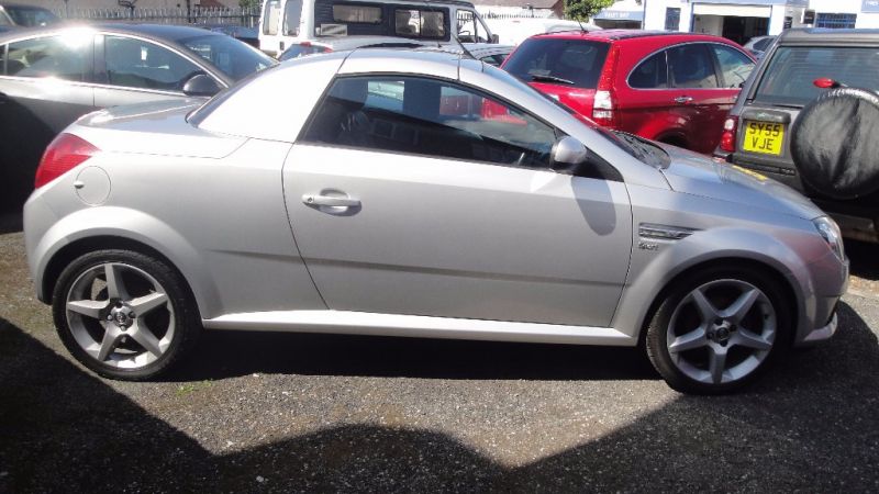 2004 Vauxhall Tigra 1.8 i Sport 2dr image 1