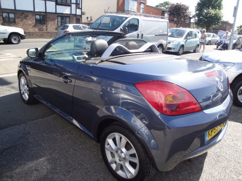 2005 Vauxhall Tigra 1.4 i 16v Sport 2dr image 3