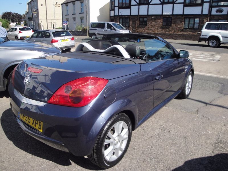 2005 Vauxhall Tigra 1.4 i 16v Sport 2dr image 4